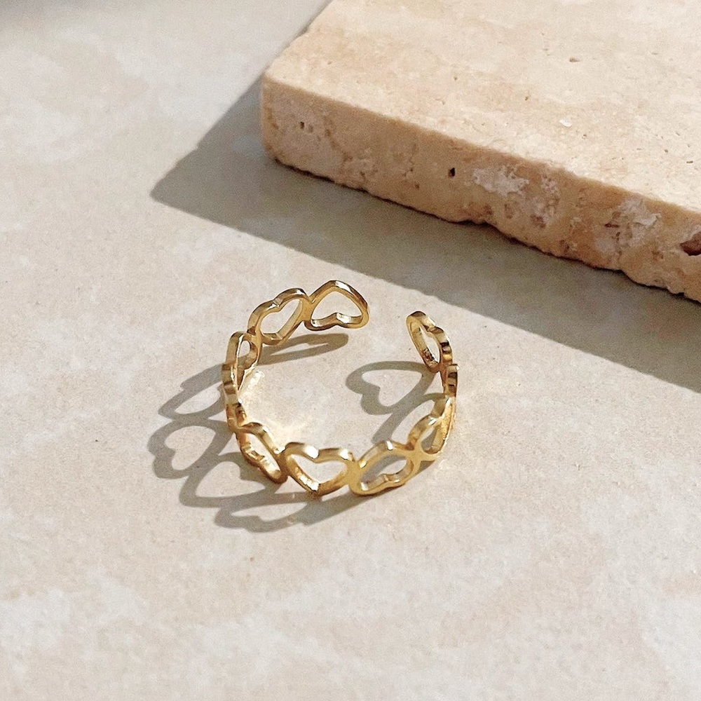 n e w | adjustable 18k gold heart ring
